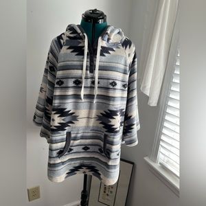 Cuddl Duds soft fluffy poncho.  XXL